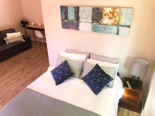 Modern, Comfy Guest Suite with Beautiful Views in Welgemoed - 8