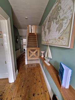 MIDSHIPS A HOLIDAY HOME IN DARTMOUTH SLEEPS UPTO 6 PEOPLE ,PET FRIENDLY , 10 MINUTES WALK TO Town CENTRE WITH PARKING included - 6