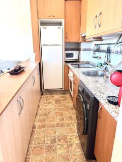 Cozy Fuengirola apartment with sea view & pool - 3