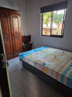 Rumah di sewakan - Batu - 0
