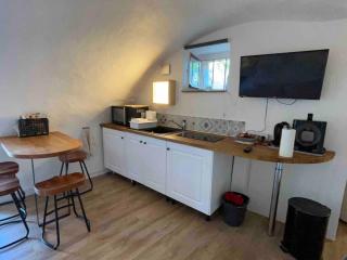 Charmant studio, maison en pierre, terrace and garden - 8