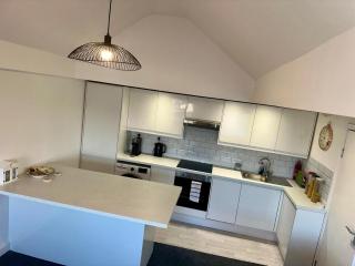 Herne Bay Penthouse Breathtaking Sea & Pier Views! - 6