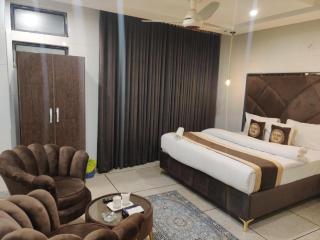AA Hotels and Appartments - Lahore - 4