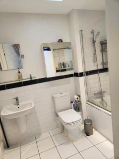 2 Bedroom Modern House - Leicester - 2