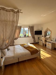 Barnfields Retreat - Little Clacton - 1