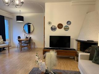 Cozy Independent House with Free Parking and 20 mins to center - 2