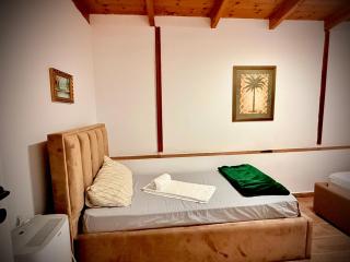 VILA ELEZI Piqeras - 7