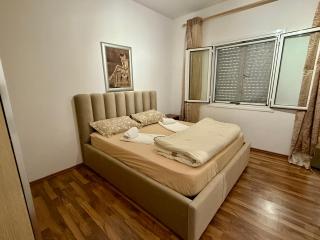 VILA ELEZI Piqeras - 9