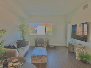 Designer 1 Bedroom Condo in Prime Hollywood - Los Angeles - 3