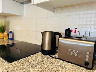 WINTER DEAL! 2BR Hesperides Apt - HEATED, Large balcony, Well connected, Work friendly - 4