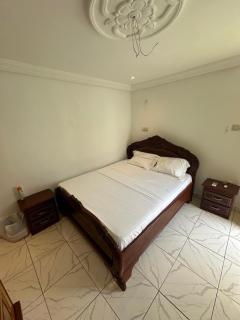 Luxury Villa AC Ensuite Room 6 - Limbe - 8