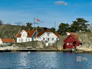 Idyllic seaside cabin with sauna & private dock - Lillesand - 0