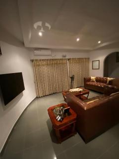 Luxury Villa AC Ensuite Room 7 - 6