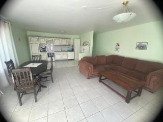 Lovely 2-bedroom vacation home with free parking - Jeffreys Bay - 4