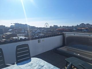 Juul's Rooftop, free parking - 0