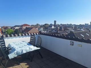 Juul's Rooftop, free parking - 9