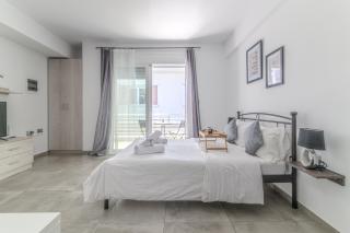 Spacious Flat For Friends & Couples With Balcony - Heraklion - 8