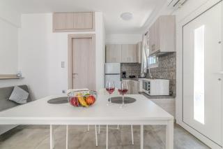 Spacious Flat For Friends & Couples With Balcony - Heraklion - 9