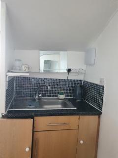 Second or Top Floor Studio Flat - Blackpool - 3