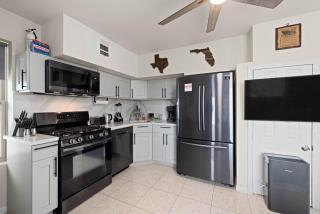 Heights Flat Nr Downtown Yard Pets Desk Wifi - Houston - 8