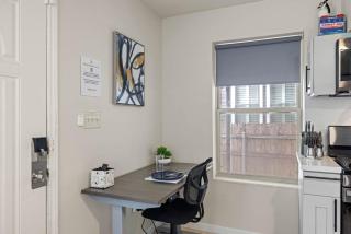 Heights Flat Nr Downtown Yard Pets Desk Wifi - Houston - 7