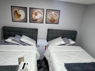 Suítes De Pádua - Quartos com banheiro privativo em casa ampla e moderna em Santo Antônio de Lisboa - Florianópolis - SC - BR - Florianópolis - 4