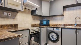 Sky High 2BR Stay Amazing Marina Views Near Metro & Mall - 1