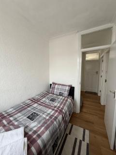 Guest House in Harrow - Pinner - 3