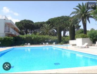 St Tropez face a la plage Magnifique appartement T2 entièrement rénové grande terrasse 2 piscines résidence à 2 pas du port et du centre ville - Saint-Tropez - 8