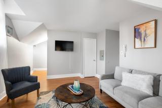 Spacious 2BR in Univ City - 2