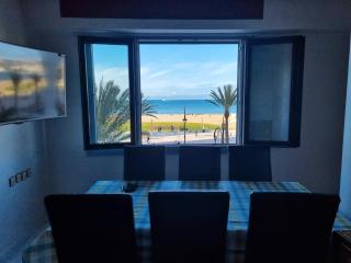 Elegant Apartment with Stunning Sea and Port View Near Top Attractions - 9