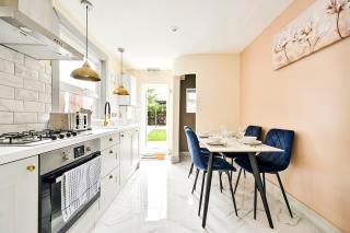 Cozy 3 Bed Home in London, Free Parking, Sleeps 8! - Londres - 4