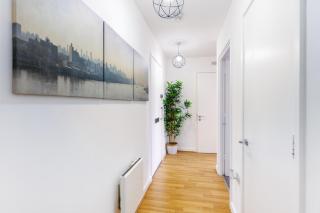 Stunning 2-Bed, 2-Bath with Balcony Views Stratford Westfield - 8
