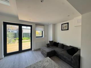Three Double Rooms in Spacious Home - 3