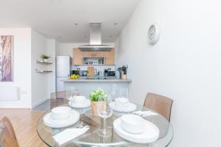 Stunning 2-Bed, 2-Bath with Balcony Views Stratford Westfield - Londra - 7
