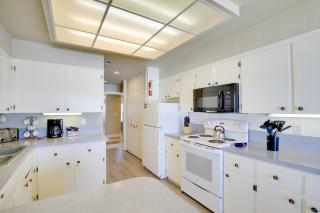 Oceanfront Oregon Retreat - Pool, Sauna and Patio! - Lincoln City - 1