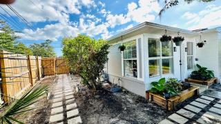 Modern 1BR Suite Boutique 5 Miles to Beach - Clearwater - 1