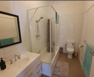 Holiday House in Sunbury Centre - 3