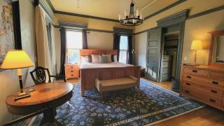 The New Victorian Mansion Bed & Breakfast - 7