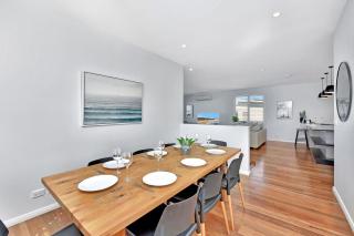 Bombora Beach House at Caves Beach Villas - 4