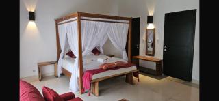Pool villa not overlooked - Montongbuwoh - 9