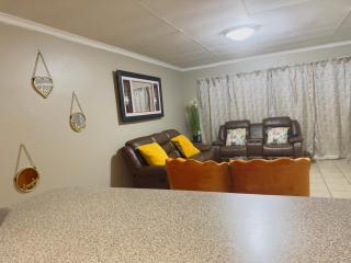 Guest house 2 bedroom apartment in witbank Emalahleni - 8