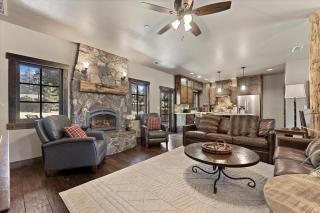 CYH1012 - Hidden Cedar home - 1