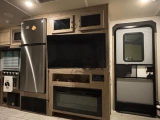 Skull Creek Adult RV - Round Top - 7