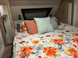 Skull Creek Adult RV - Round Top - 5
