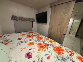 Skull Creek Adult RV - Round Top - 3