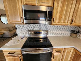 Furnished Executive Rental 3BR 2Ba Entire Home! - Cedar Rapids - 9