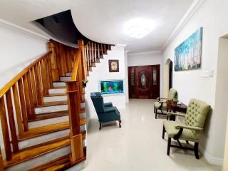 Paradise Palms Estate - Newmarket - 3