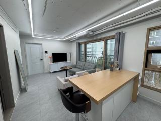 601, Seongsu Station Jungnangcheon Cherry Blossom Road Han River airport bus - 2