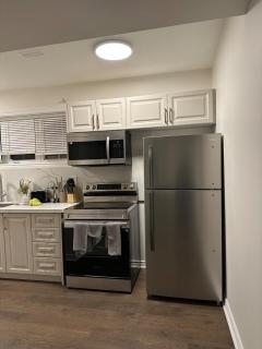 4 Guests, 2 bedrooms, 2 queen beds basement apartment in Ajax - 8